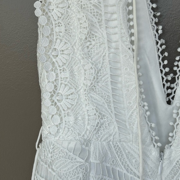 SELFIE LESLIE WHITE GRAD DRESS - Picture 3 of 7